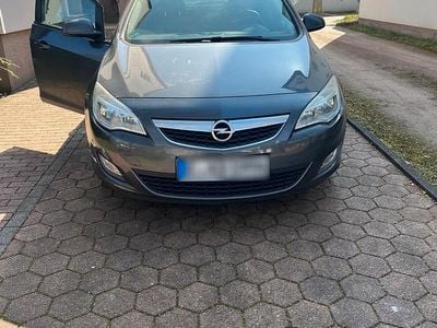 Gebraucht Opel Astra 131 PS (96 kW) 2012 Grau Limousine