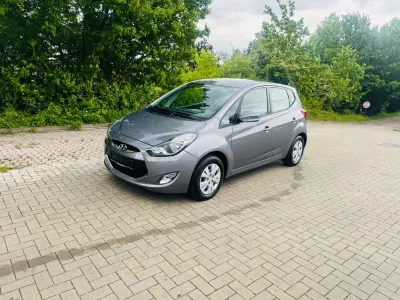 Gebraucht Hyundai ix20 Edition 90 PS (66 kW) 2012 Grau Kleinwagen