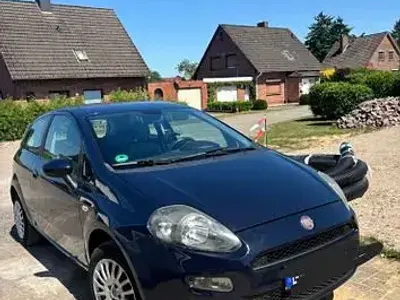 Gebraucht Fiat Grande Punto 69 PS (50 kW) 2012 Blau Kleinwagen