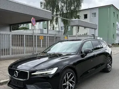 Gebraucht Volvo V60 Momentum 250 PS (183 kW) 2019 Schwarz Kombi