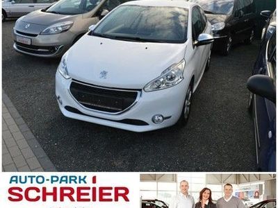 Gebraucht Peugeot 208 Style 92 PS (67 kW) 2013 Weiß Kleinwagen