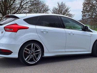Usata Ford Focus ST 250 CV (183 kW) 2018 Bianco Berlina