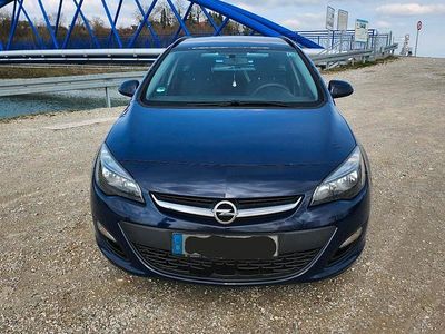 Gebraucht Opel Astra 136 PS (100 kW) 2014 Blau Kombi
