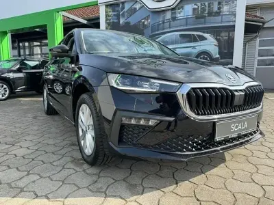 Gebraucht Skoda Scala 116 PS (85 kW) 2024 Blackmagic perleffekt Kleinwagen