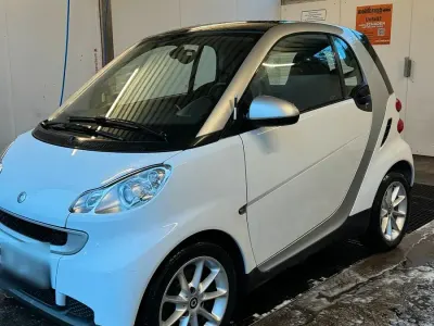 Gebraucht Smart ForTwo Coupé 61 PS (44 kW) 2011 Weiß Coupé