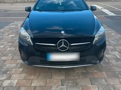 Gebraucht Mercedes A180 109 PS (80 kW) 2015 Schwarz Kleinwagen