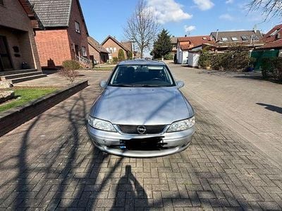Gebraucht Opel Vectra 101 PS (74 kW) 2000 Silber Limousine