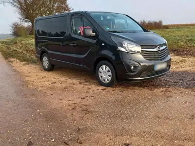 Usata Opel Vivaro 145 CV (106 kW) 2016 Nero Monovolume