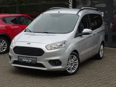 Używany Ford Tourneo Courier Titanium 101 KM (74 kW) 2021 Srebrny Minivan