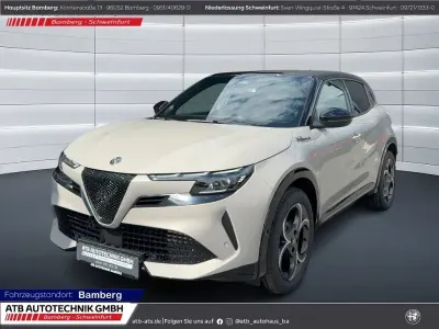Neu Alfa Romeo Junior Edizione Speciale 145 PS (106 kW) 2026 Beige SUV