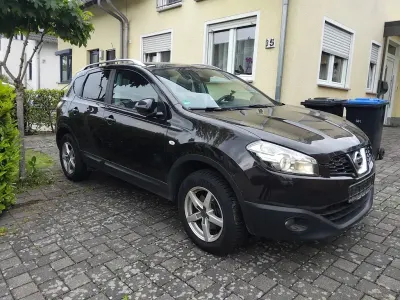 Gebraucht Nissan Qashqai Tekna 150 PS (110 kW) 2013 Schwarz SUV