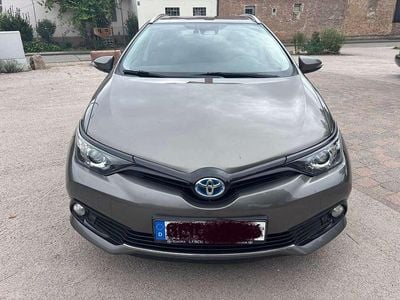 Gebraucht 2018 Toyota Auris Hybrid Team Kombi | 14.499 € (Teuer)