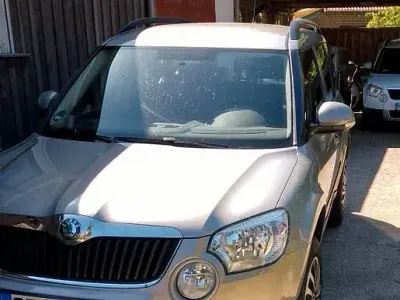 Używany Skoda Yeti Plus Edition 105 KM (77 kW) 2011 Srebrny SUV
