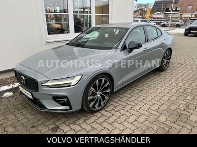 Grau Gebraucht 2023 Volvo S60 Ultimate Limousine | 39.890 € (Etwas zu teuer)