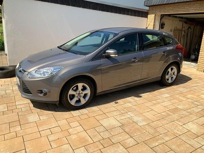 Usata Ford Focus SYNC Edition 125 CV (91 kW) 2014 Beige Berlina
