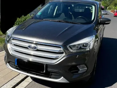Gebraucht Ford Kuga Titanium 150 PS (110 kW) 2017 Grau SUV