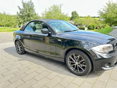 Gebraucht BMW 118 Cabriolet Sport Line 143 PS (105 kW) 2011 Schwarz Cabrio