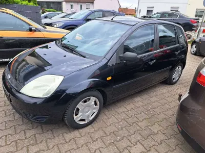 Usata Ford Fiesta 69 CV (50 kW) 2005 Nero Utilitaria