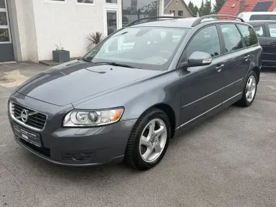 Gebraucht Volvo V50 Business Edition 150 PS (110 kW) 2011 Titanium grey Kombi