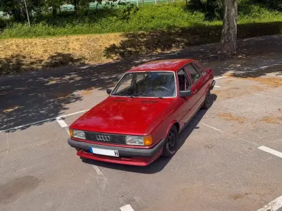 Używany Audi 80 75 KM (55 kW) 1983 Czerwony Sedan/Limuzyna