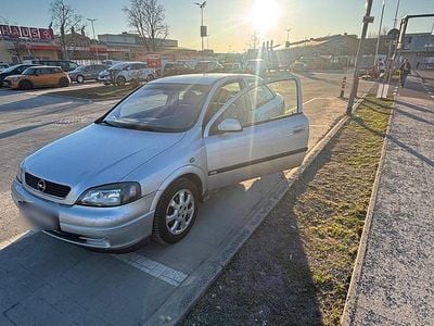 Usata Opel Astra 85 CV (62 kW) 2004 Argento Berlina