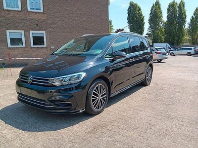 Deep black pereffekt Gebraucht 2023 VW Touran Highline Van / Kleinbus | 21.990 € (Guter Preis)