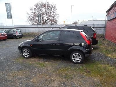 Gebraucht Ford Fiesta Ambiente 69 PS (50 kW) 2005 Schwarz Kleinwagen