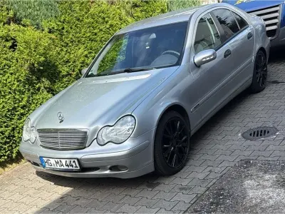 Gebraucht Mercedes C220 143 PS (105 kW) 2002 Silber Limousine