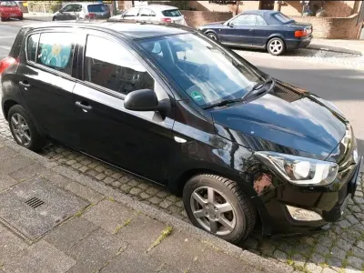 Gebraucht Hyundai i20 86 PS (63 kW) 2013 Schwarz Kleinwagen