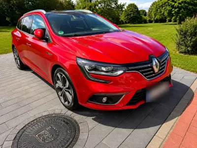 Gebraucht Renault Mégane GrandTour Bose Edition 140 PS (102 kW) 2017 Rot Kombi