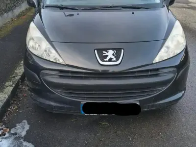 Gebraucht Peugeot 207 73 PS (53 kW) 2008 Schwarz Limousine