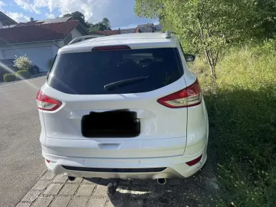 Gebraucht Ford Kuga Individual 179 PS (131 kW) 2015 Weiß SUV