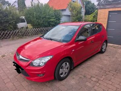 Gebraucht Hyundai i30 90 PS (66 kW) 2011 Rot Limousine
