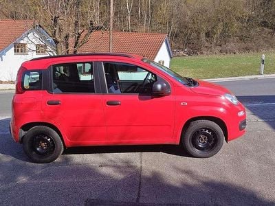 Gebraucht Fiat Panda Easy 69 PS (50 kW) 2017 Rot Kleinwagen
