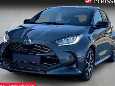 Neu Toyota Yaris Hybrid Sport 131 PS (96 kW) 2026 Grau Limousine