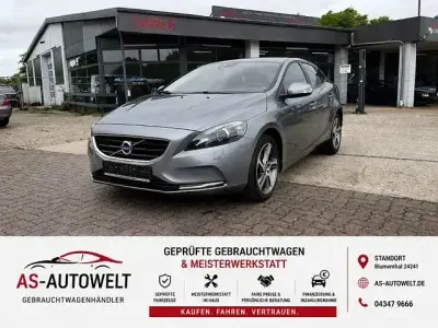 Gebraucht Volvo V40 You! 114 PS (83 kW) 2015 Grau Limousine