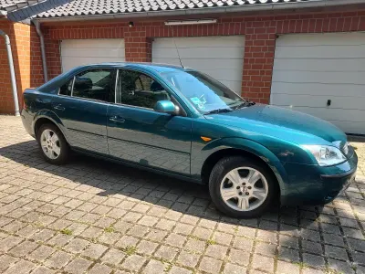 Gebraucht Ford Mondeo 125 PS (91 kW) 2001 Grün Limousine