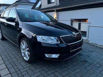 Schwarz Gebraucht 2017 Skoda Octavia Joy Kombi | 12.890 € (Fairer Preis)