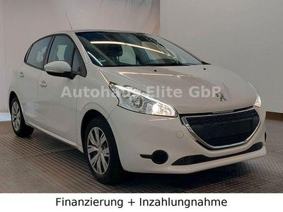 Weiß Gebraucht 2014 Peugeot 208 Active Kleinwagen | 5.950 € (Etwas zu teuer)