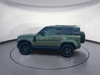 Neu Land Rover Defender S 200 PS (147 kW) 2026 Grün SUV