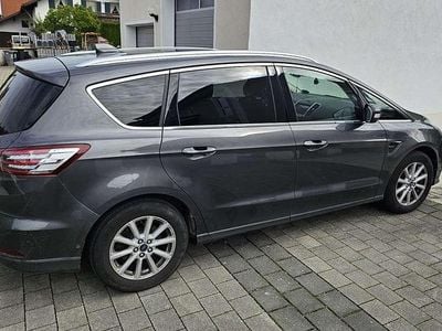 Grau Gebraucht 2021 Ford S-MAX Titanium Van / Kleinbus | 23.999 € (Fairer Preis)