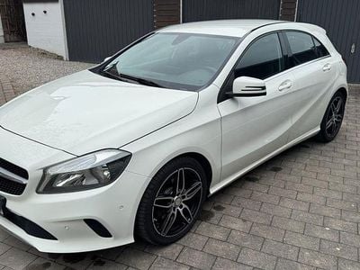 Usata Mercedes A180 122 CV (89 kW) 2016 Bianco Berlina
