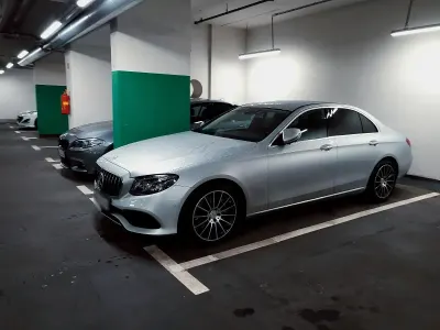 Gebraucht Mercedes E220 194 PS (142 kW) 2017 Silber Limousine