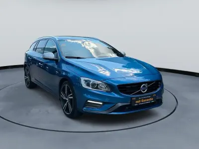 Gebraucht Volvo V60 R-Design Momentum 224 PS (164 kW) 2017 Blau Kombi