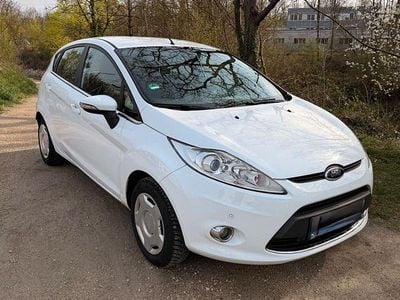 Usata Ford Fiesta Titanium 97 CV (71 kW) 2010 Bianco Utilitaria