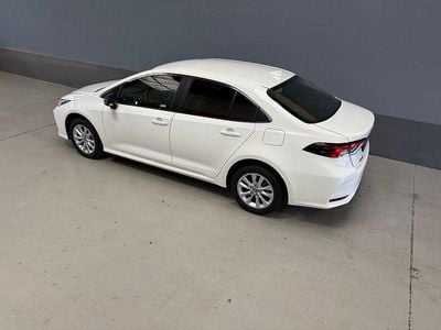 Neu Toyota Corolla Hybrid 140 PS (102 kW) 2026 Weiß Limousine
