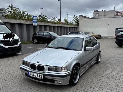 BMW 323 Compact