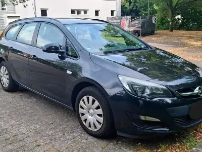 Gebraucht Opel Astra Edition 140 PS (102 kW) 2012 Schwarz Kombi