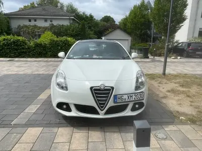 Gebraucht Alfa Romeo Giulietta Turismo 120 PS (88 kW) 2010 Weiß Kleinwagen