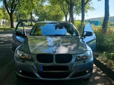 Gebraucht BMW 318 143 PS (105 kW) 2010 Grau Limousine